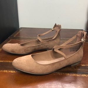 Nude flats with cross straps, size 9